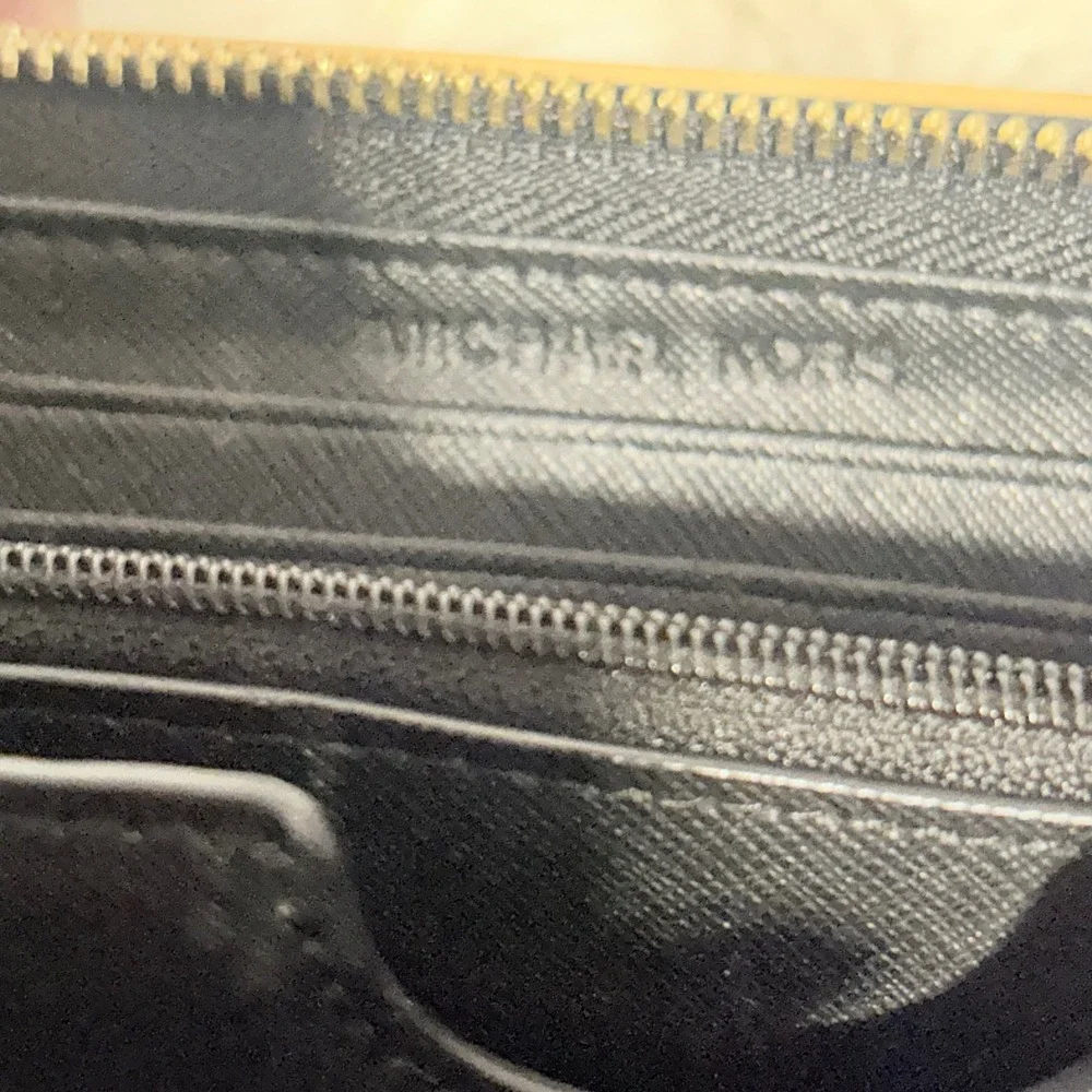 Michael Kors Jet Set Travel Zip Around Accordion Wallet Black 38F7YFMZ3L